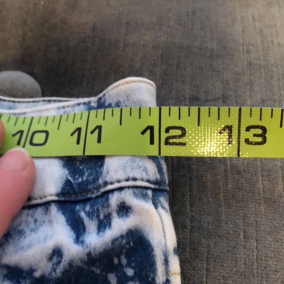 Girls Little MAss size 6x bleached out jean shorts - Picture 7 of 7